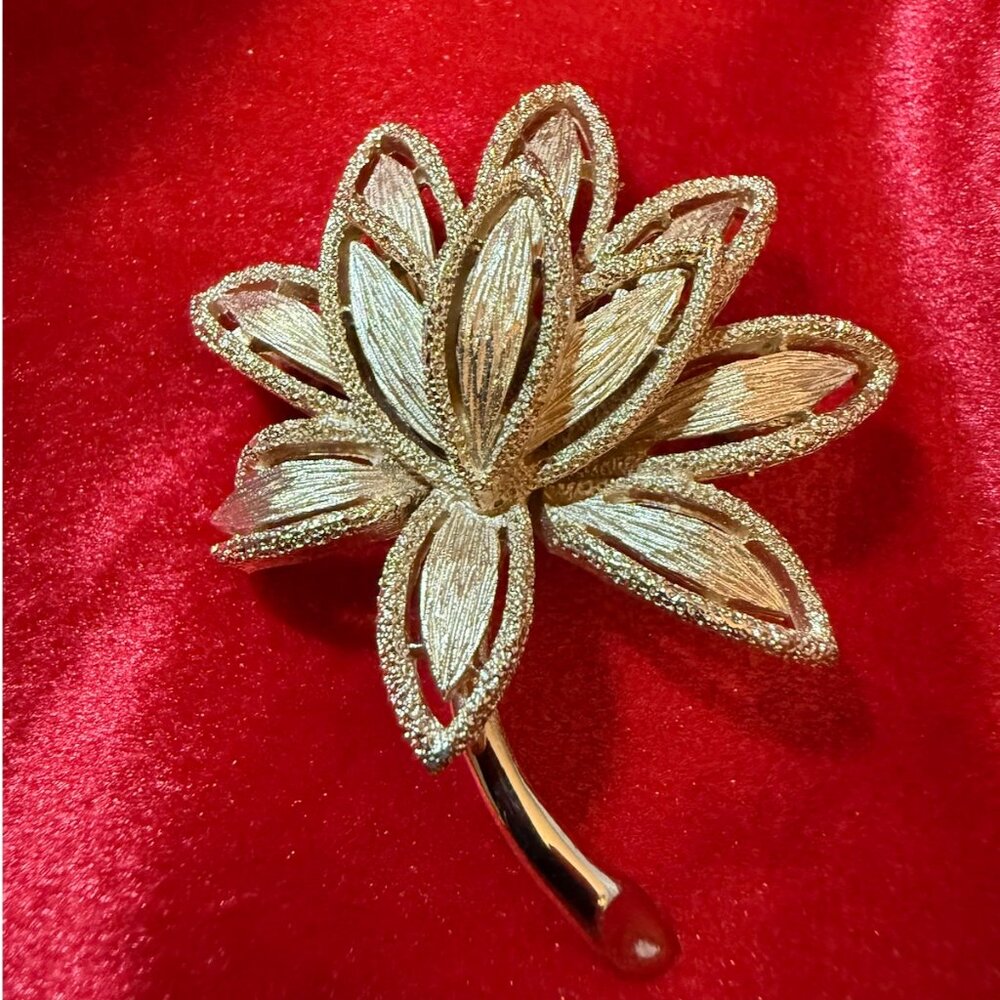 Vintage Avon floral pin